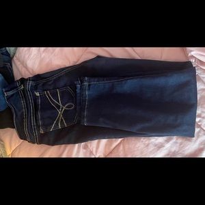 Short skinny jeans. Size 9